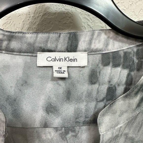 Calvin Klein ladies blouse - Picture 3 of 3